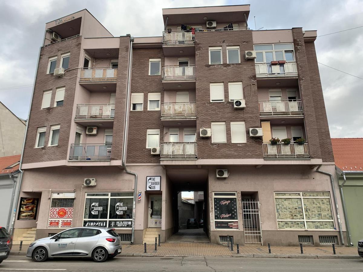 Mila Apartment Újvidék Kültér fotó