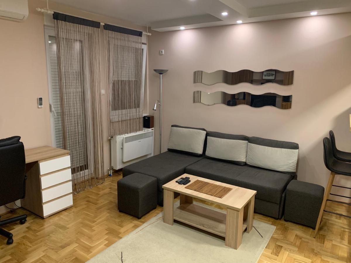 Mila Apartment Újvidék Kültér fotó