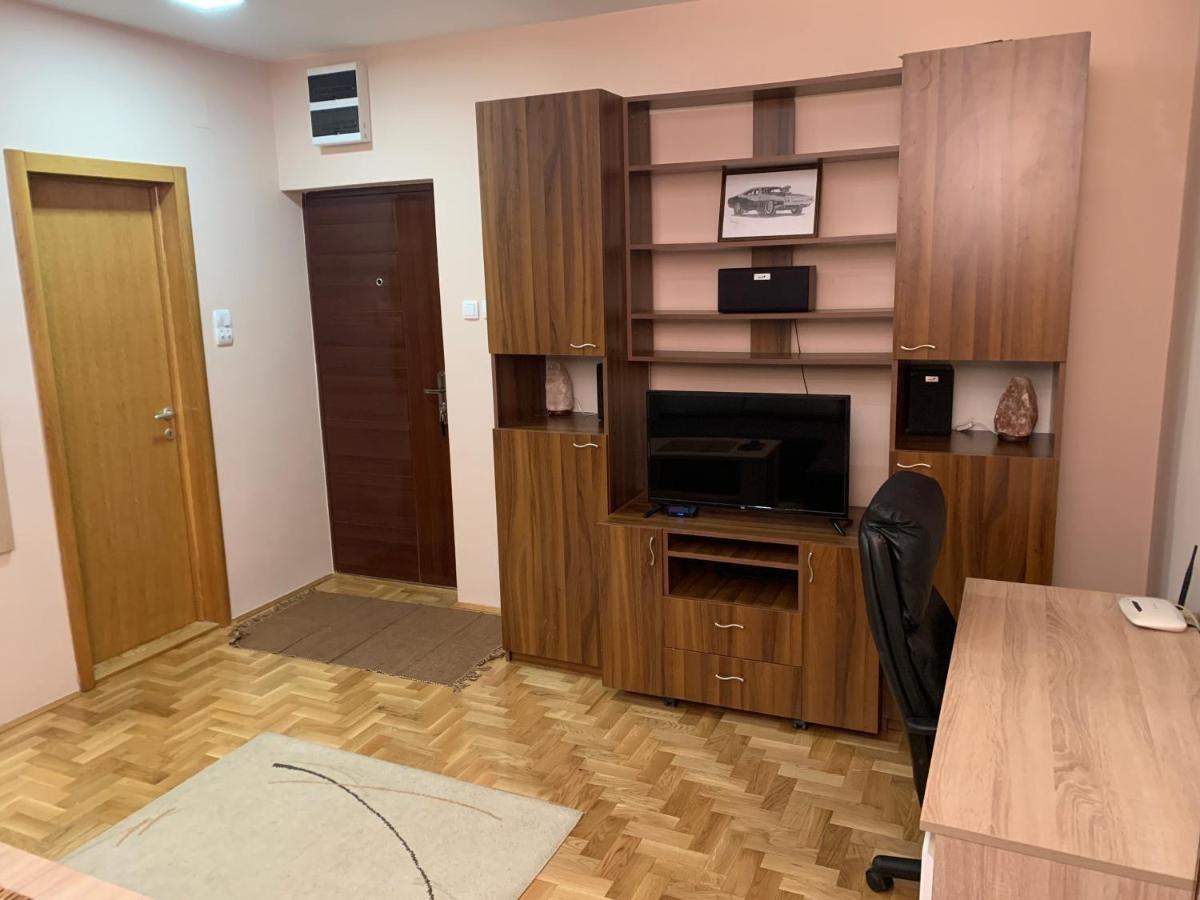 Mila Apartment Újvidék Kültér fotó
